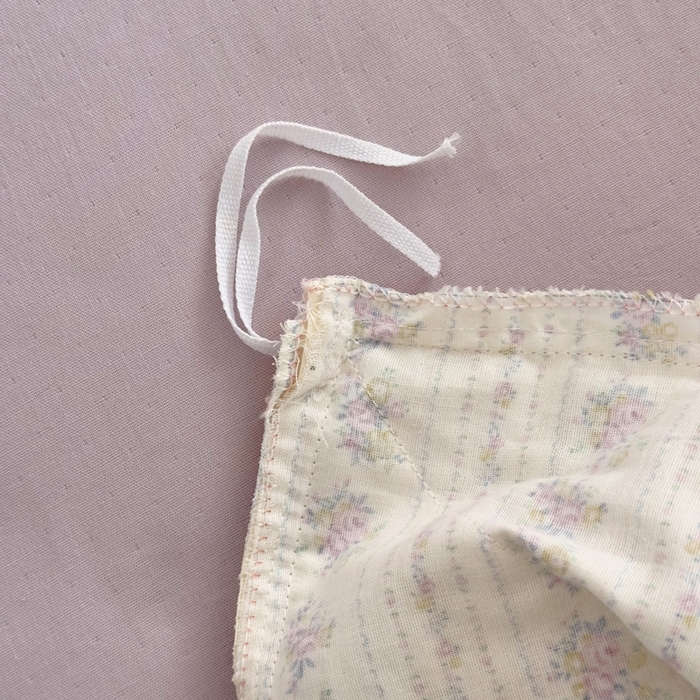 91家纺网 家纺一手货源 找家纺 澳萝拉 2025新款小碎花清新春夏全棉花边双层纱韩系三件套四件套 花漾甜心