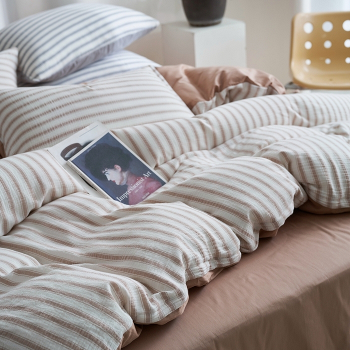 91家纺网 家纺一手货源 找家纺 金丝鸟家纺 2025新款全棉皱皱纱系列四件套 皱皱纱条纹咖