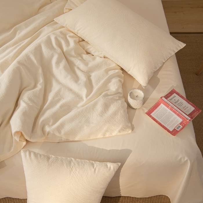 91家纺网 家纺一手货源 找家纺 金丝鸟家纺 2025新款全棉三层纱提花系列四件套 重影白