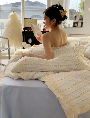 91家纺网 家纺一手货源 找家纺 澳萝拉 2025新款小碎花清新春夏全棉花边双层纱韩系三件套四件套 白兰地