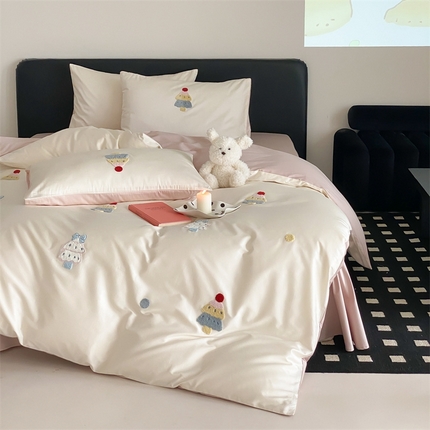 91家纺网 家纺一手货源 找家纺 初拾 2025新款100s澳棉刺绣四件套—圣黛（棉） 棉圣黛-少女粉