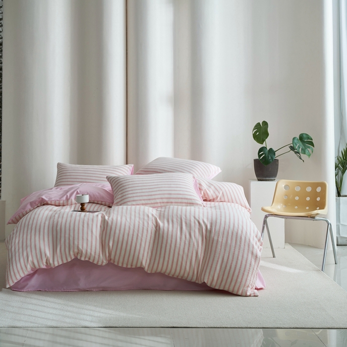 91家纺网 家纺一手货源 找家纺 金丝鸟家纺 2025新款全棉皱皱纱系列四件套 皱皱纱条纹粉