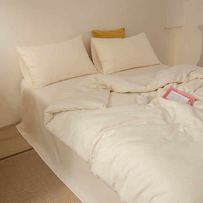 91家纺网 家纺一手货源 找家纺 金丝鸟家纺 2025新款全棉三层纱提花系列四件套 重影白