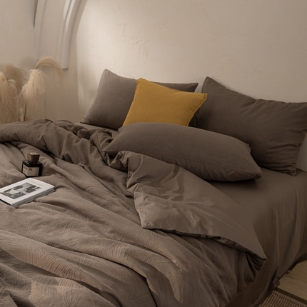 91家纺网 家纺一手货源 找家纺 金丝鸟家纺 2025新款全棉三层纱提花系列四件套 重影 咖