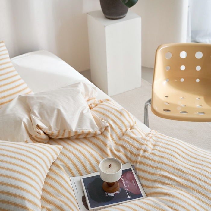 91家纺网 家纺一手货源 找家纺 金丝鸟家纺 2025新款全棉皱皱纱系列四件套 皱皱纱条纹黄