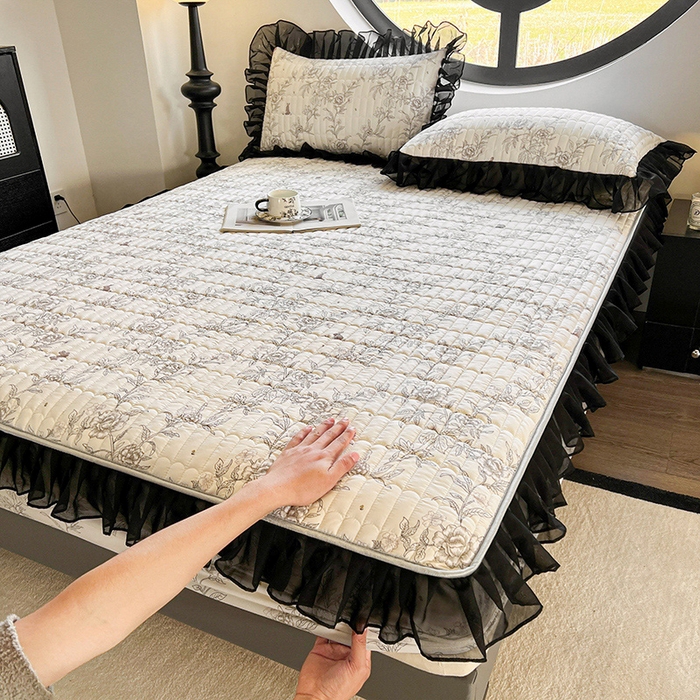 91家纺网 家纺一手货源 找家纺 眠势力 2025新款赫本风花边床笠四季通用加厚夹棉席梦思保护套 曼妙花恋