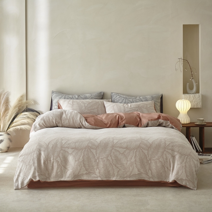 91家纺网 家纺一手货源 找家纺 金丝鸟家纺 2025新款全棉三层纱提花系列四件套 星轶 咖