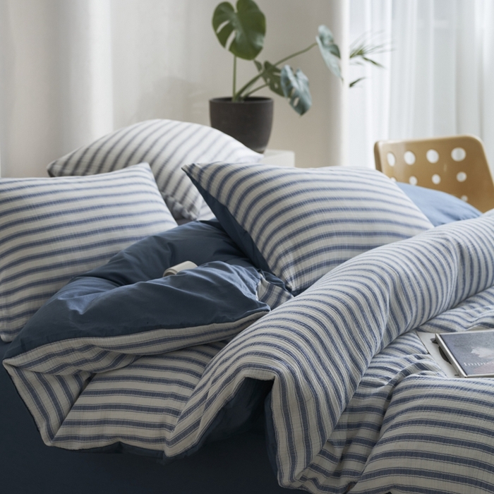 91家纺网 家纺一手货源 找家纺 金丝鸟家纺 2025新款全棉皱皱纱系列四件套 皱皱纱条纹蓝