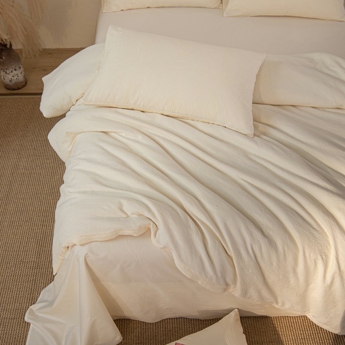 91家纺网 家纺一手货源 找家纺 金丝鸟家纺 2025新款全棉三层纱提花系列四件套 重影白