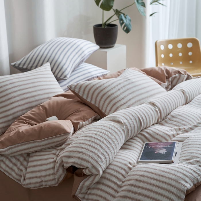 91家纺网 家纺一手货源 找家纺 金丝鸟家纺 2025新款全棉皱皱纱系列四件套 皱皱纱条纹咖