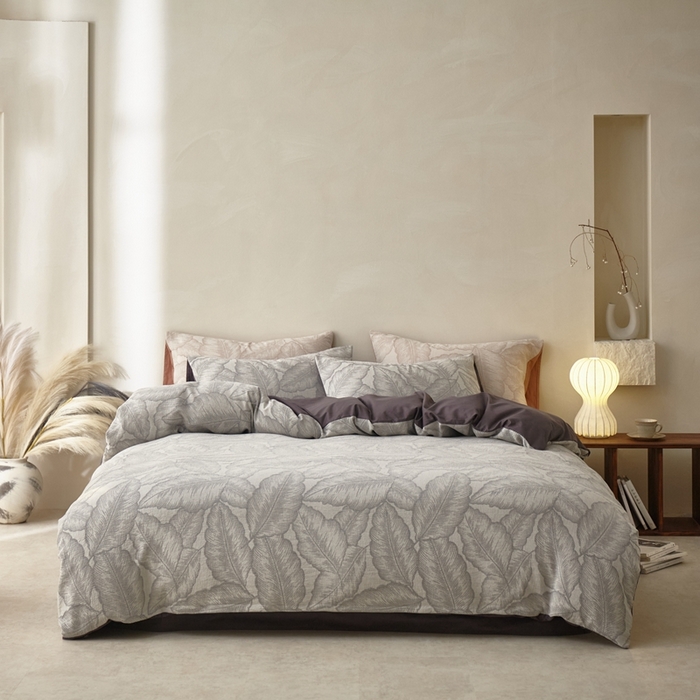 91家纺网 家纺一手货源 找家纺 金丝鸟家纺 2025新款全棉三层纱提花系列四件套 星轶灰