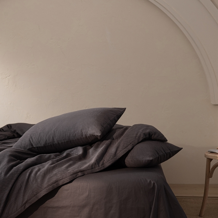 91家纺网 家纺一手货源 找家纺 金丝鸟家纺 2025新款全棉三层纱提花系列四件套 重影 灰