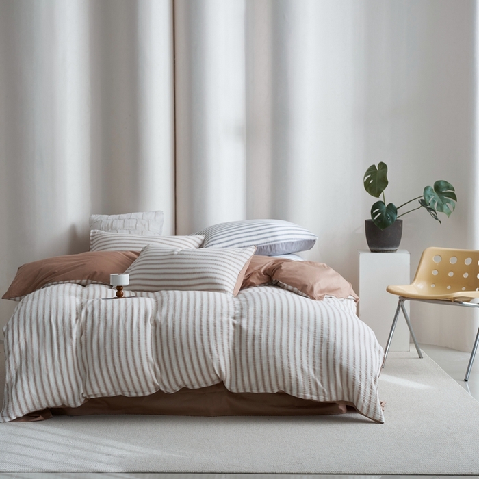 91家纺网 家纺一手货源 找家纺 金丝鸟家纺 2025新款全棉皱皱纱系列四件套 皱皱纱条纹咖