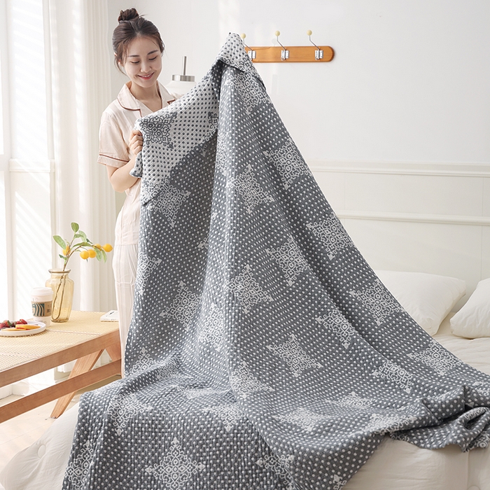 91家纺网 家纺一手货源 找家纺 朴尔2025年新品伯尔尼风格全棉加厚三层纱布毛巾被 星辰-灰