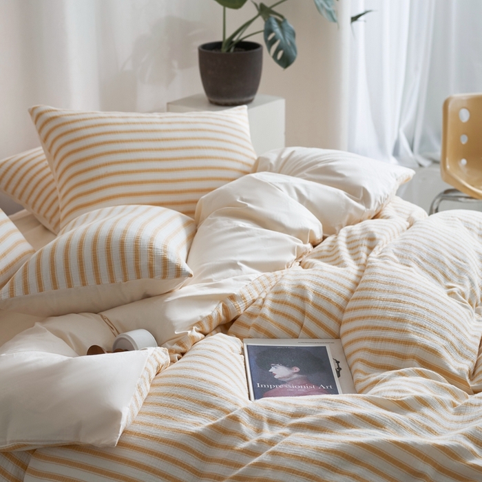 91家纺网 家纺一手货源 找家纺 金丝鸟家纺 2025新款全棉皱皱纱系列四件套 皱皱纱条纹黄