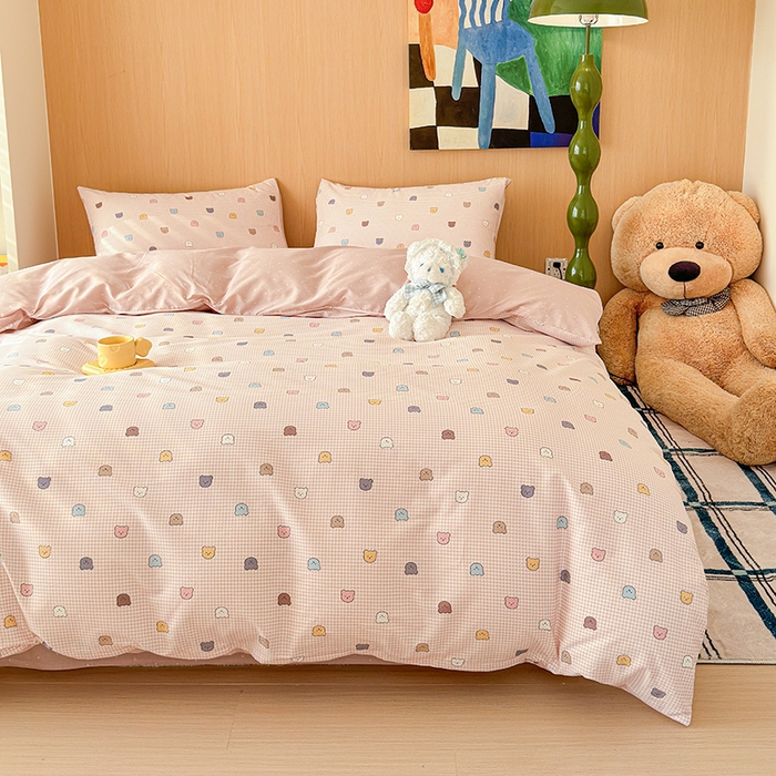 91家纺网 家纺一手货源 找家纺 感遇全棉软萌清新四件套 饼干小熊粉