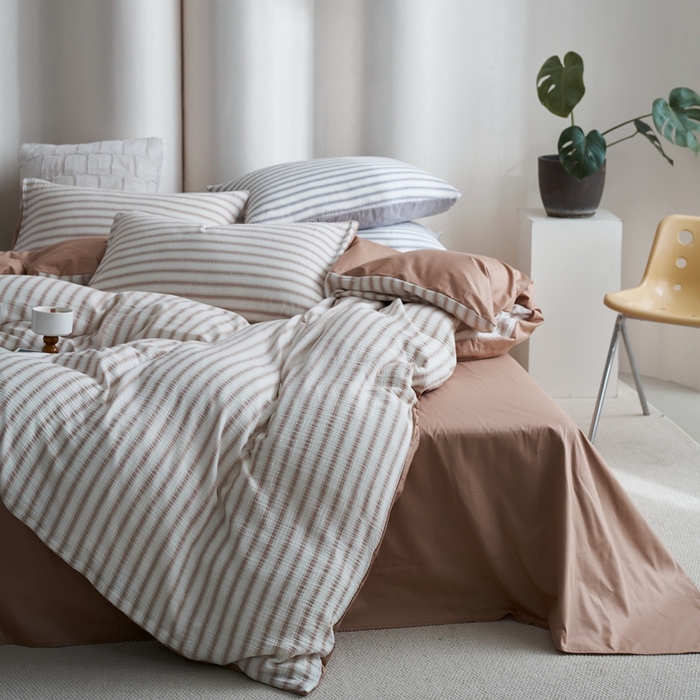 91家纺网 家纺一手货源 找家纺 金丝鸟家纺 2025新款全棉皱皱纱系列四件套 皱皱纱条纹咖