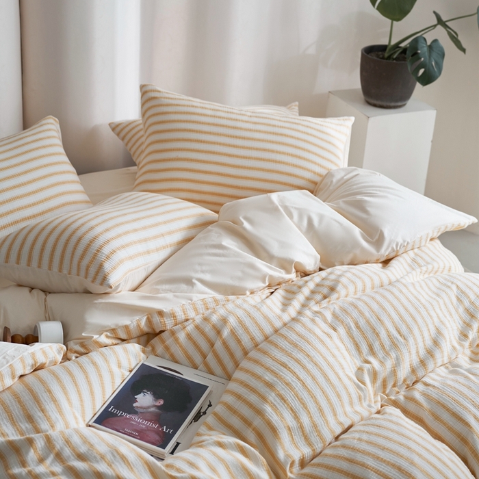 91家纺网 家纺一手货源 找家纺 金丝鸟家纺 2025新款全棉皱皱纱系列四件套 皱皱纱条纹黄