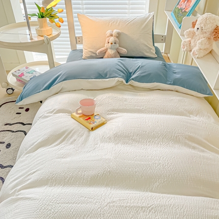 91家纺网 家纺一手货源 找家纺 （总）悦织湾家纺 2025新款华夫格压泡亲肤学生宿舍三件套单人床轻奢时尚四件套