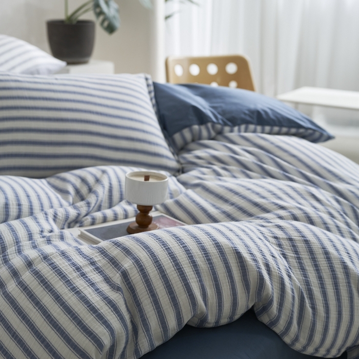 91家纺网 家纺一手货源 找家纺 金丝鸟家纺 2025新款全棉皱皱纱系列四件套 皱皱纱条纹蓝