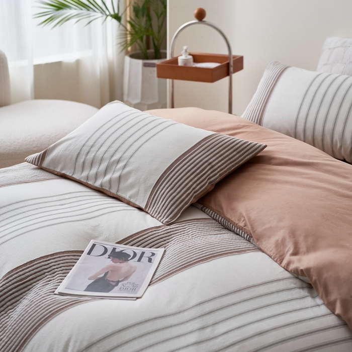 91家纺网 家纺一手货源 找家纺 金丝鸟家纺 2025新款全棉三层纱提花系列四件套 晴岚 咖