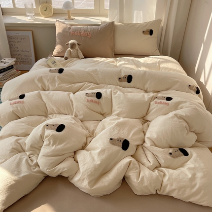 91家纺网 家纺一手货源 找家纺 （总）阿曼达 2025新款爆款超甜可爱酷美毛巾绣软糯糯可以裸睡的水洗m纯色格子双拼四件套