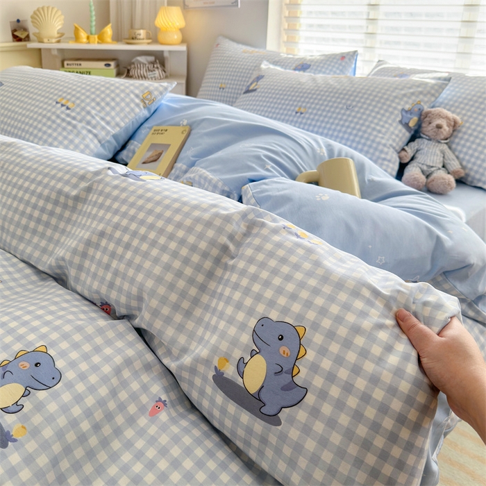 91家纺网 家纺一手货源 找家纺 名兮家居 2025年新款13372全棉印花四件套-卡通系列 格子恐龙