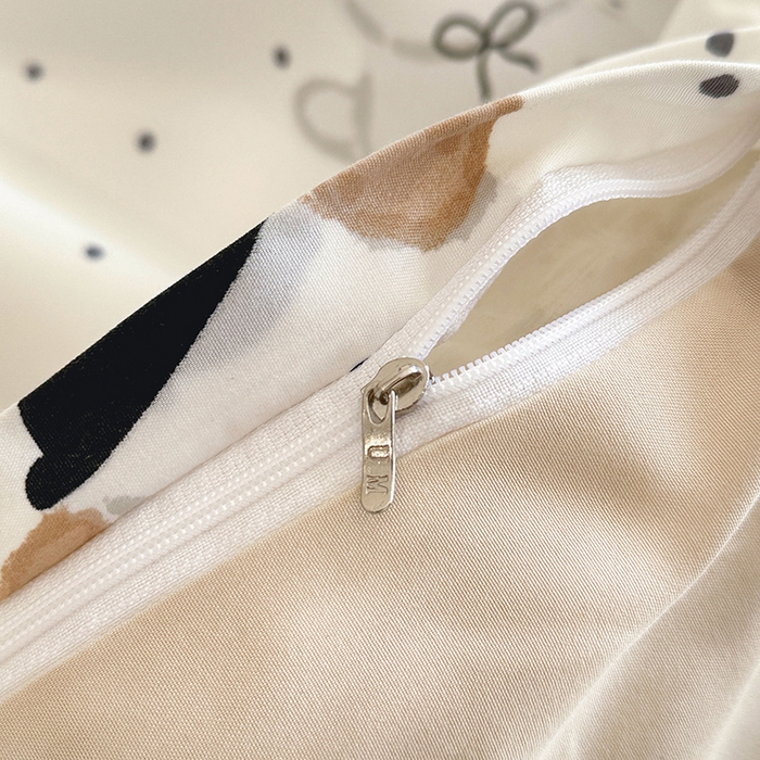 91家纺网 家纺一手货源 找家纺 优迈 2025新款ins风亲肤卡通条格印花水洗棉系列四件套 小熊派对