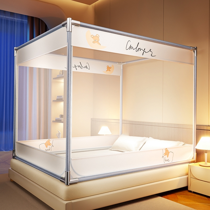 91家纺网 家纺一手货源 找家纺 青竹苑 2025新款三门大版上下布印花外穿坐床蚊帐床笠式防摔方帐 憨睡熊