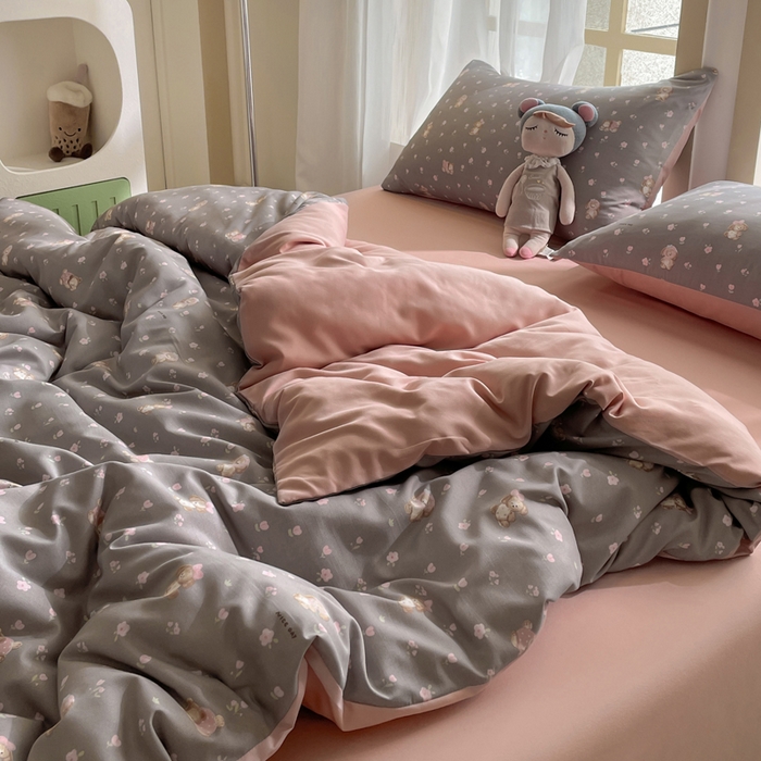 91家纺网 家纺一手货源 找家纺 仟网汇 2025新款针织双层纱AB版四件套 花枝熊