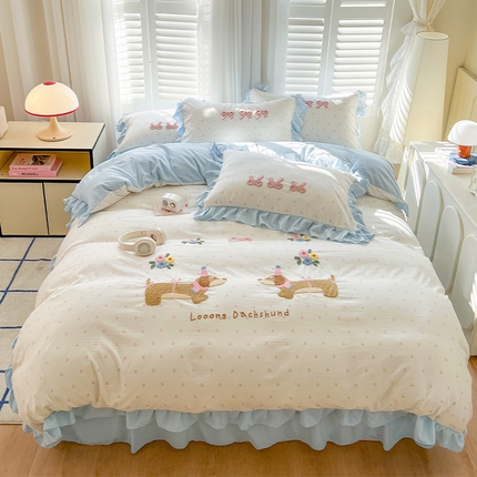 91家纺网 家纺一手货源 找家纺 韩都家居 2025新款韩版卡通风水洗棉毛巾绣四件套系列-花园狗 花园狗-天空蓝