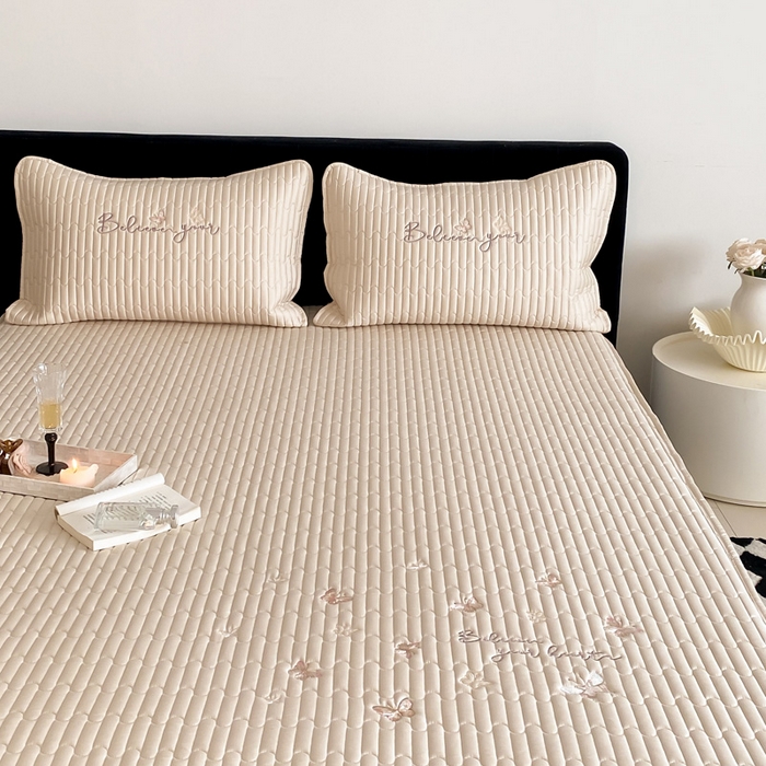 91家纺网 家纺一手货源 找家纺 （总）由有家居 2025新款50S双股长绒棉全棉刺绣绗缝夹棉床笠床垫保护罩