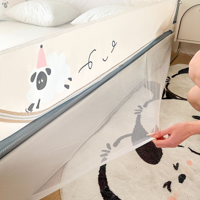 91家纺网 家纺一手货源 找家纺 青竹苑 2025新款三门大版上下布印花外穿坐床蚊帐床笠式防摔方帐 羊咩咩