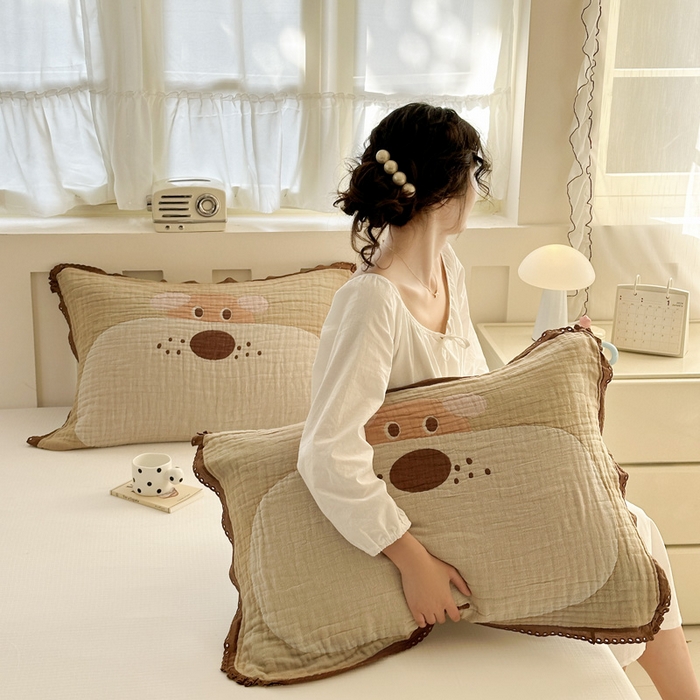 91家纺网 家纺一手货源 找家纺 朴尔家纺-毛巾被 2025新款皱皱纱卡通大版花边全棉四层纱布枕巾 嘟嘟狗