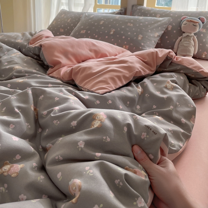 91家纺网 家纺一手货源 找家纺 仟网汇 2025新款针织双层纱AB版四件套 花枝熊