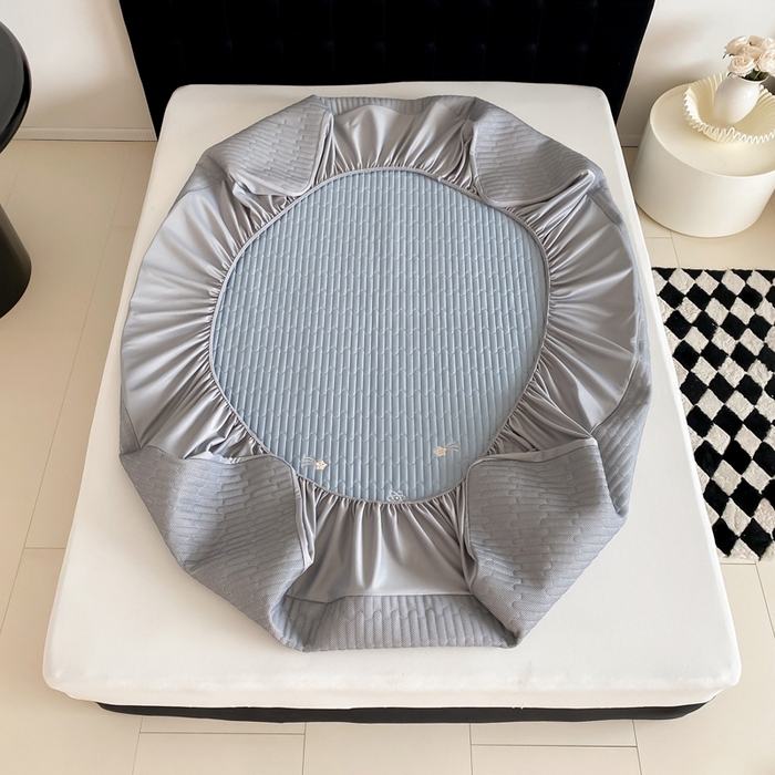 91家纺网 家纺一手货源 找家纺 由有家居 2025新款50S双股长绒棉全棉刺绣绗缝夹棉床笠床垫保护罩 星光蓝