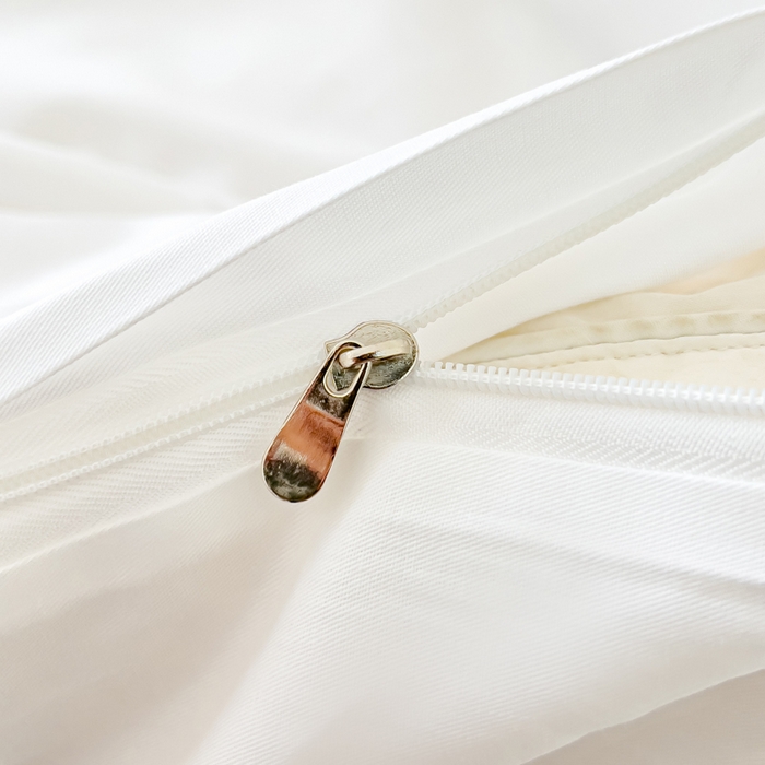 91家纺网 家纺一手货源 找家纺 锦彩 2025新款40长绒棉酒店宾馆民宿学生三件套正宗13372双拼纯色全棉四件套（可定制）拉链款纯白——枕套不含一字绣