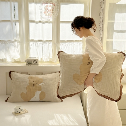 91家纺网 家纺一手货源 找家纺 （总）朴尔家纺-毛巾被 2025新款皱皱纱卡通大版花边全棉四层纱布枕巾