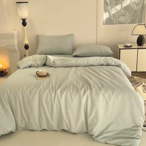 91家纺网 家纺一手货源 找家纺 优迈 2025新款ins风亲肤卡通条格印花水洗棉系列四件套 日系独白绿