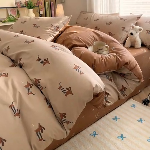 91家纺网 家纺一手货源 找家纺 名兮家居 2025年新款13372全棉印花四件套-卡通系列 弹簧狗