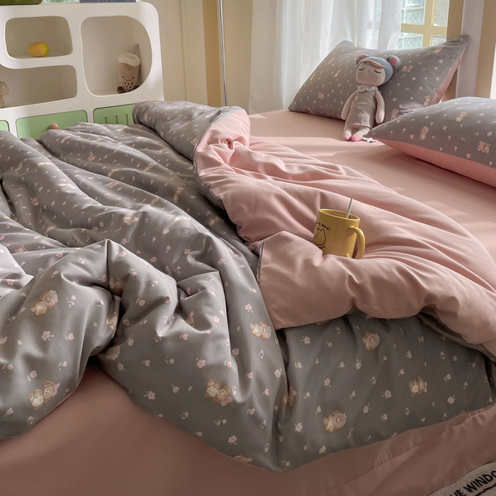 91家纺网 家纺一手货源 找家纺 仟网汇 2025新款针织双层纱AB版四件套 花枝熊