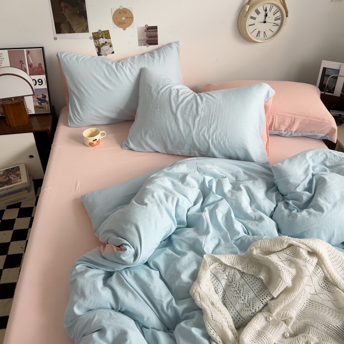 91家纺网 家纺一手货源 找家纺 花伞家居 2025新款纯色拼色柔软亲肤水洗棉简约四件套   奶蓝+奶油粉