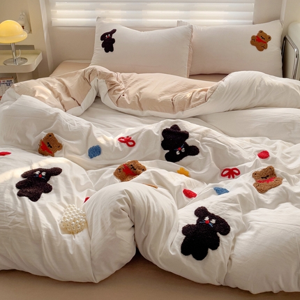 91家纺网 家纺一手货源 找家纺 花伞家居 2025新款搞怪毛巾绣水洗棉怪怪熊四件套【提供买家秀】 怪怪熊-奶白奶茶
