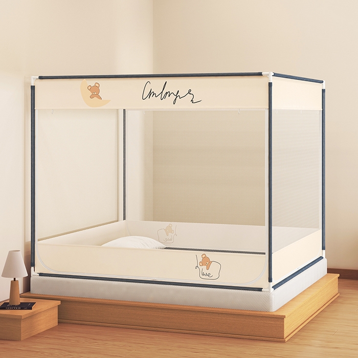 91家纺网 家纺一手货源 找家纺 青竹苑 2025新款三门大版上下布印花外穿坐床蚊帐床笠式防摔方帐 憨睡熊