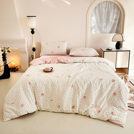 优迈 2025新款ins风亲肤卡通条格印花水洗棉系列四件套 蜜桃松鼠