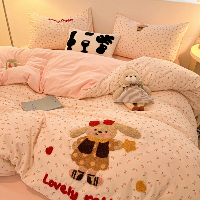 91家纺网 家纺一手货源 找家纺 韩巢家纺 2025新款云朵棉可爱小猫咪毛巾绣被套床单床上用品四件套宿舍三件套（提供卖家秀） 花花兔