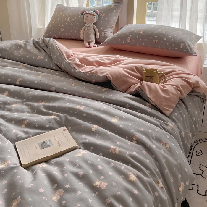 91家纺网 家纺一手货源 找家纺 仟网汇 2025新款针织双层纱AB版四件套 花枝熊