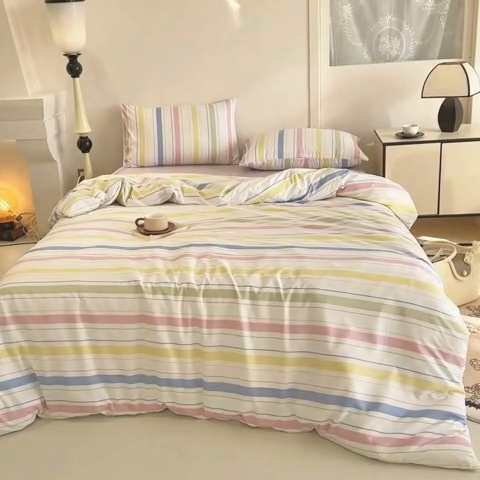 91家纺网 家纺一手货源 找家纺 优迈 2025新款ins风亲肤卡通条格印花水洗棉系列四件套 日系马卡龙条