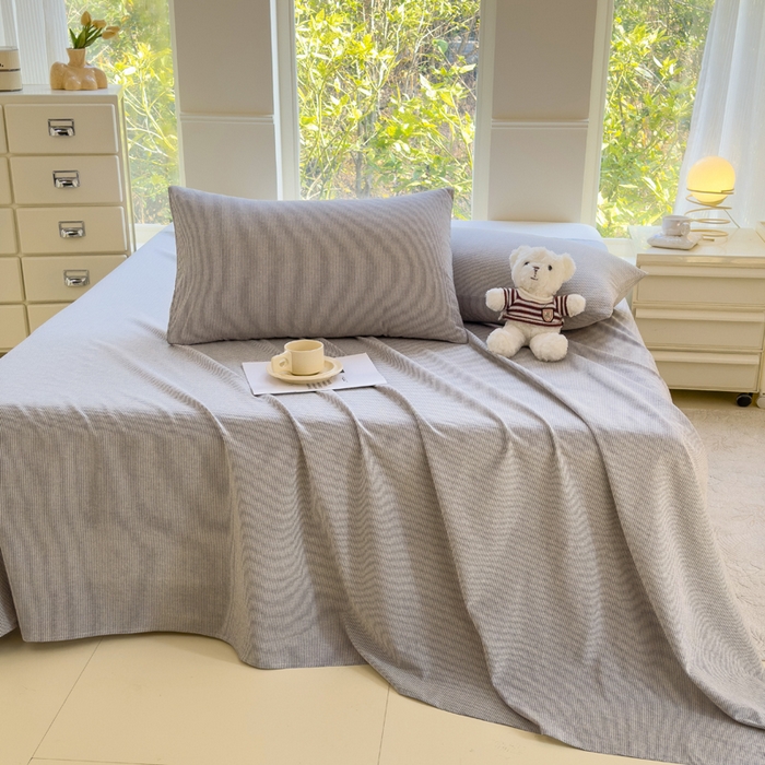 91家纺网 家纺一手货源 找家纺 柠萌家居 2025新款无印风全棉色织A类母婴级纯棉水洗棉床单 灰极细条