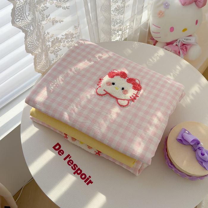 91家纺网 家纺一手货源 找家纺 颜选  2025新款蝴蝶猫系列水洗棉毛巾绣四件套 蝴蝶猫-粉小格